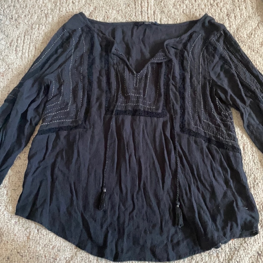American Eagle size S black flowy top. Quarter length sleeves